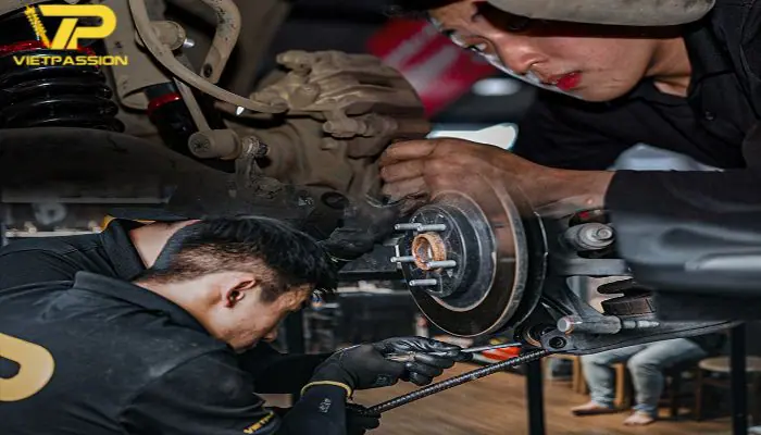 Phuộc xe Tucson nguyên bản không thể phát huy khả năng giảm chấn tối ưu khi di chuyển trên địa hình gồ ghề Tại sao nên thay phuộc hiệu năng cho giảm xóc xe ô tô Hyundai Tucson?